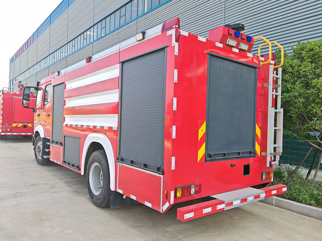 重汽V5泡沫消防车