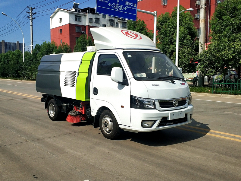 东风途逸2600扫路车