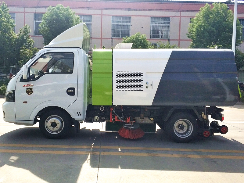 东风途逸2600扫路车