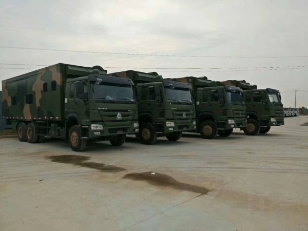 重汽后双桥24-28床位野外宿营车