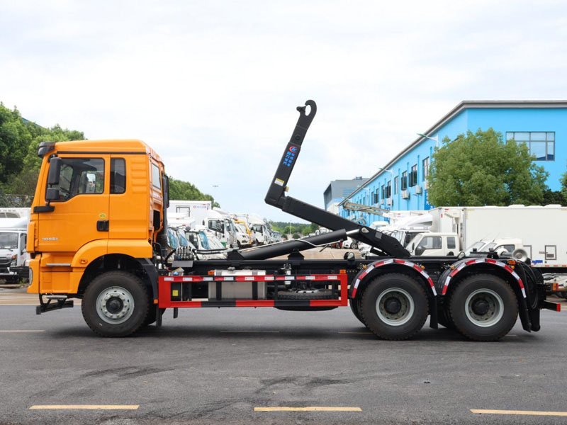 陕汽德龙M3000后双桥勾臂垃圾车