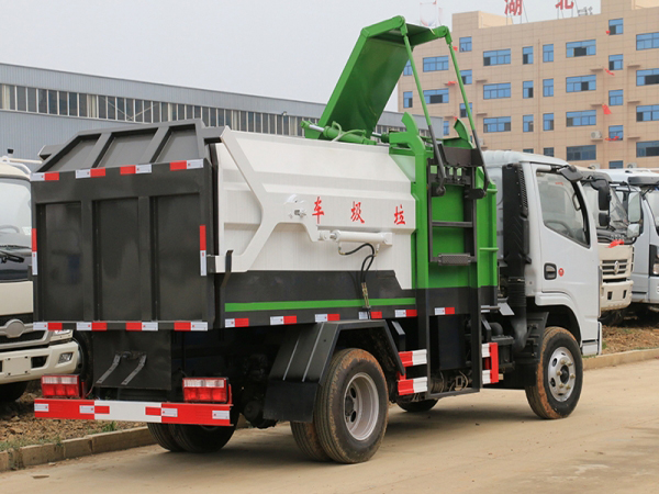 东风小多利卡5方挂桶垃圾车