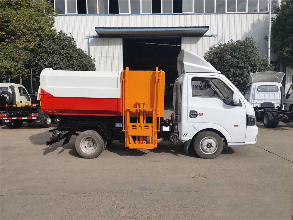 东风途逸蓝牌3-4方挂桶垃圾车