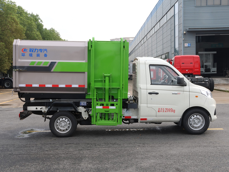 福田祥菱挂桶垃圾车