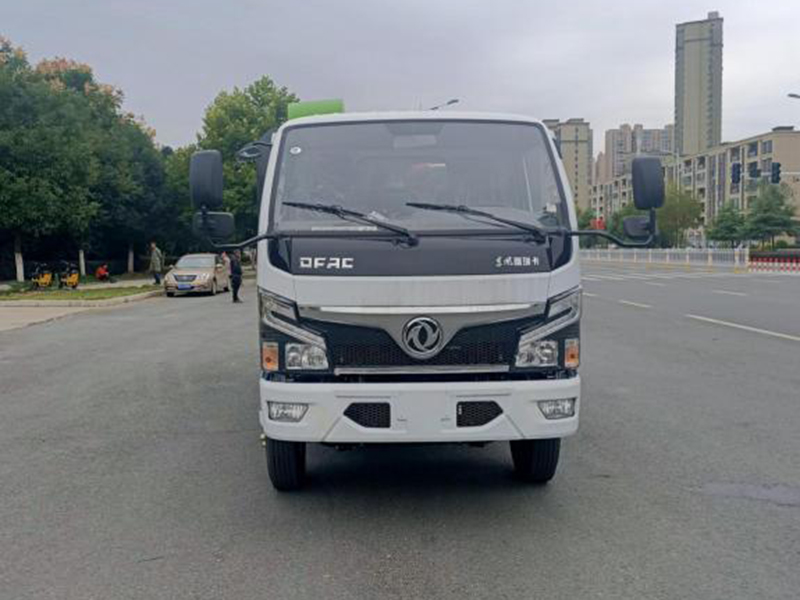 东风小多利卡后置吸尘车