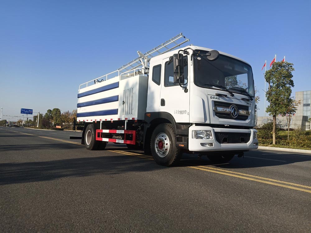 东风多利卡D9光伏板清洗车