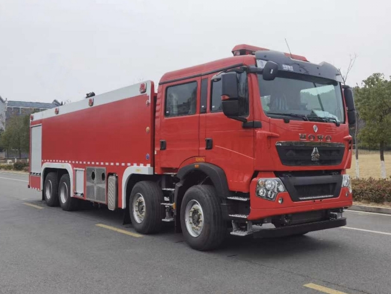 25吨重汽豪沃消防车