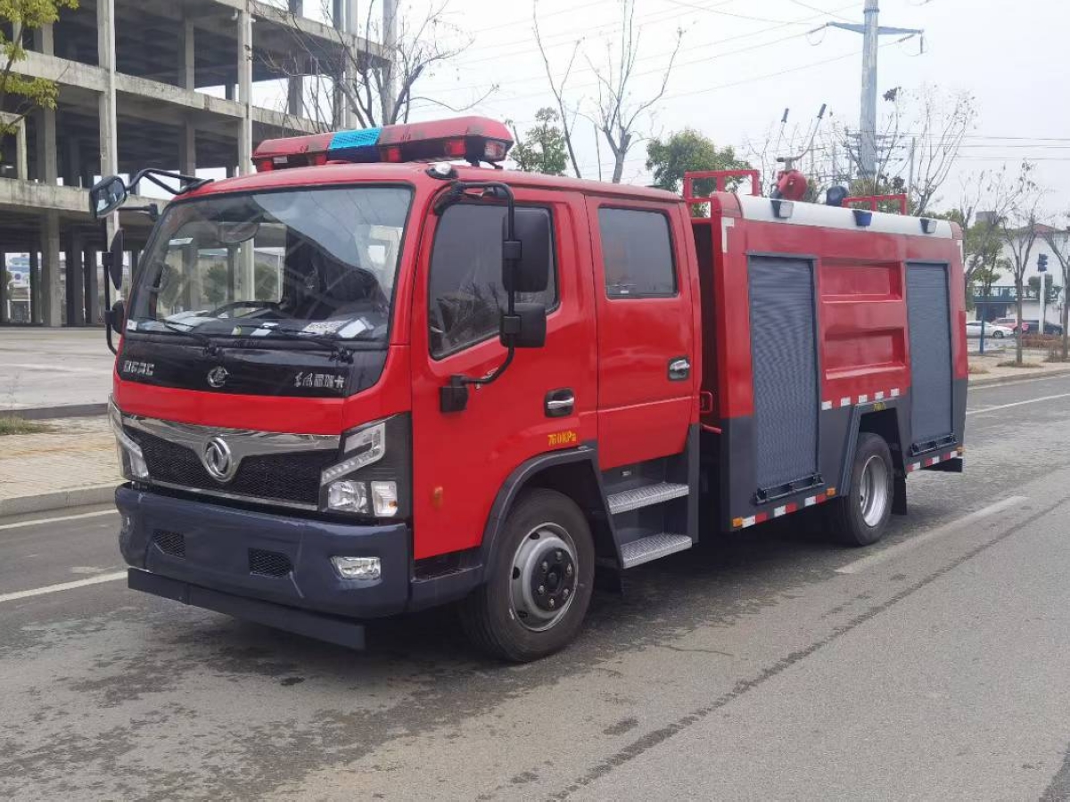 5吨东风水罐消防车