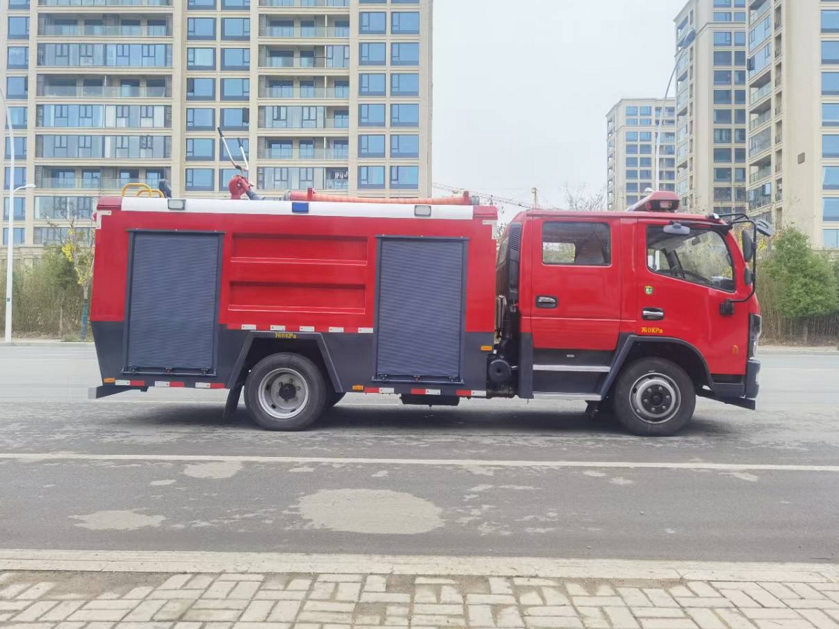 5吨东风水罐消防车
