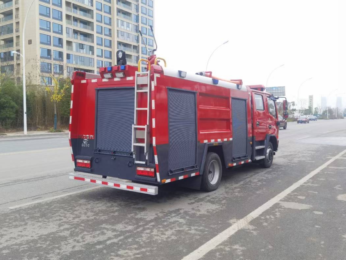 5吨东风水罐消防车