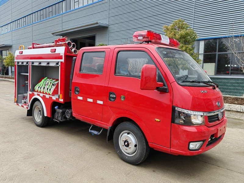 1吨东风水罐消防车