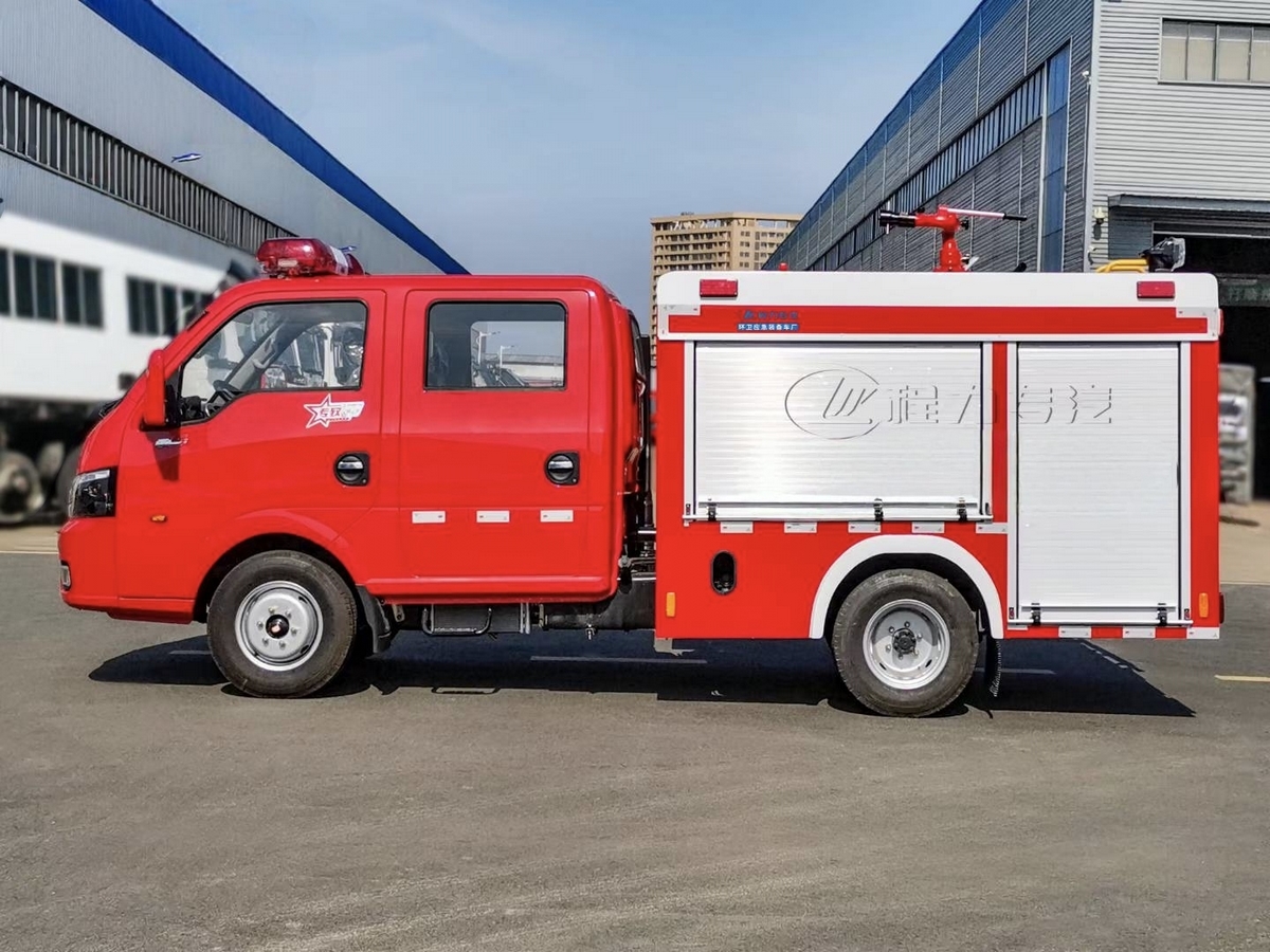 1吨东风水罐消防车