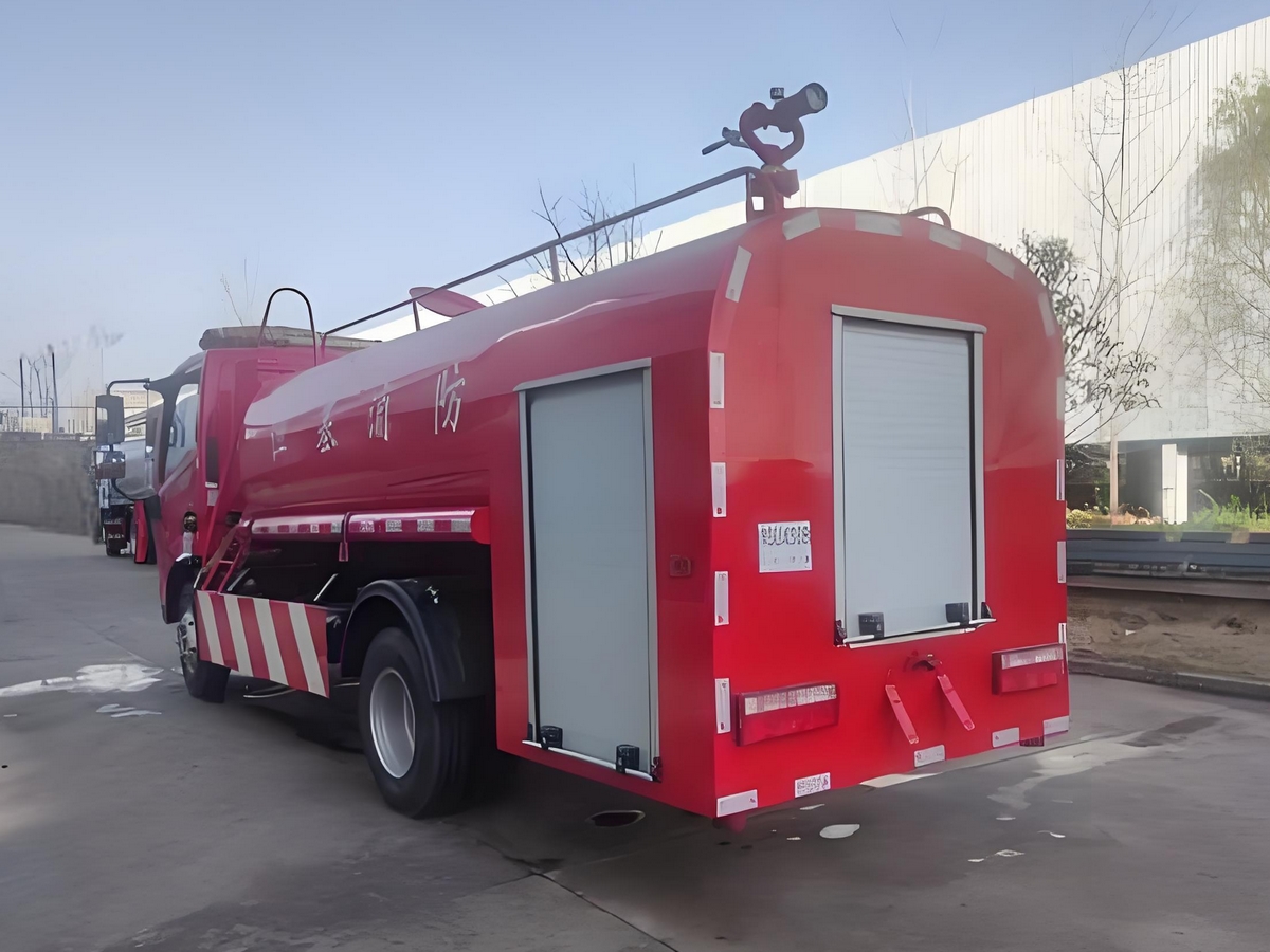 5吨东风消防洒水车