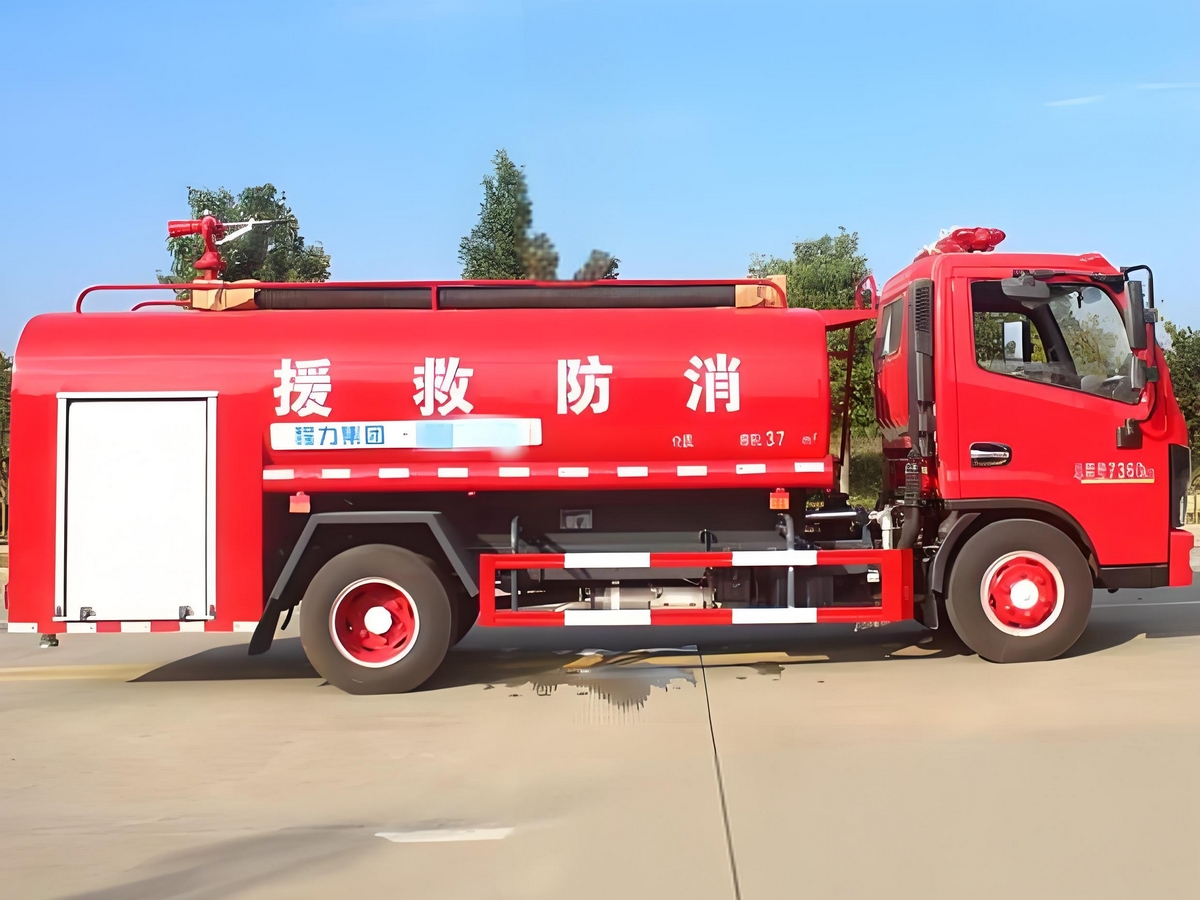 5吨东风消防洒水车
