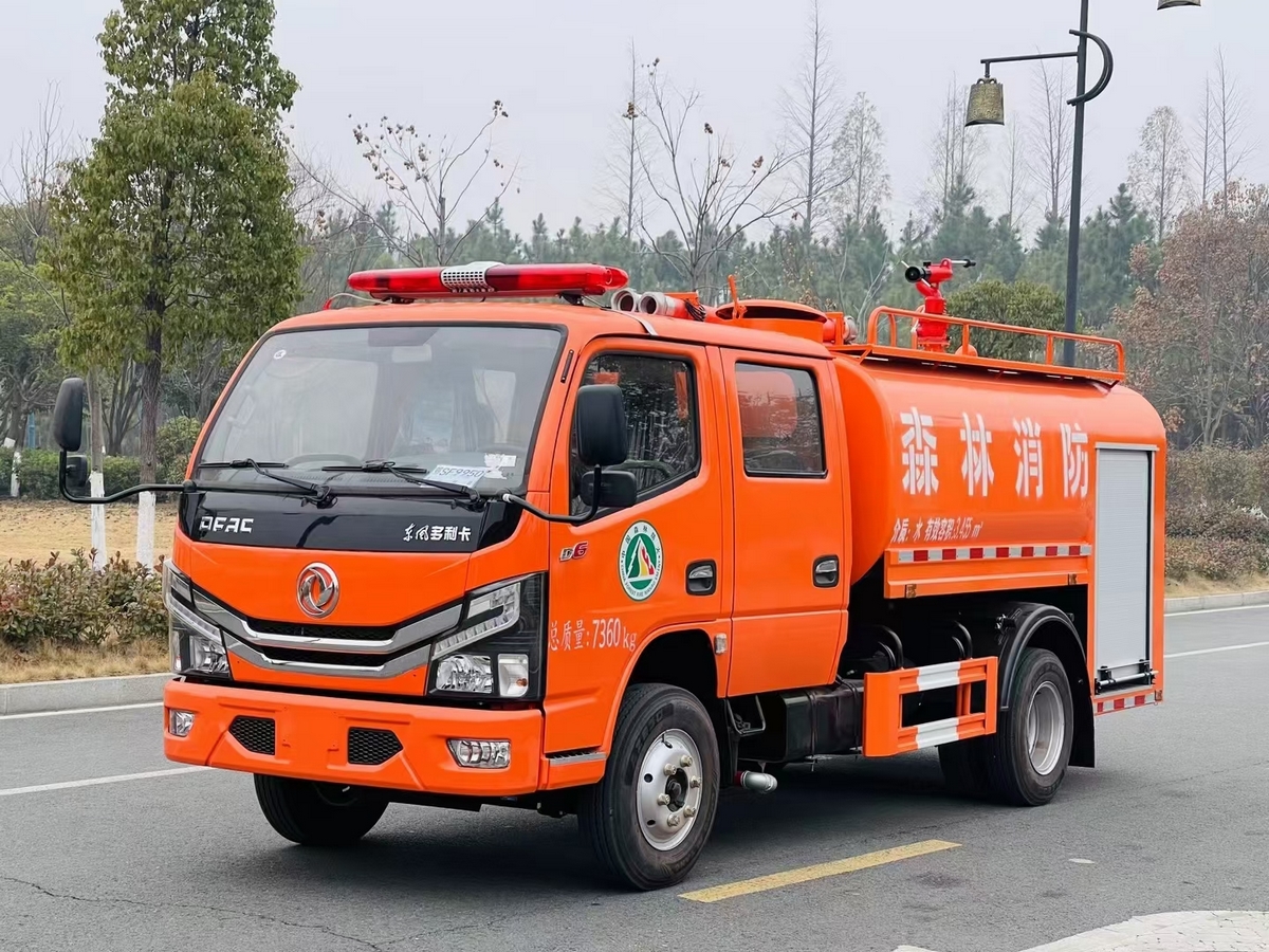 3.5吨东风双排消防洒水