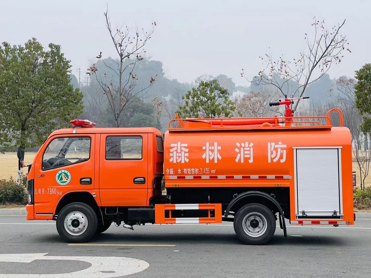 3.5吨东风双排消防洒水
