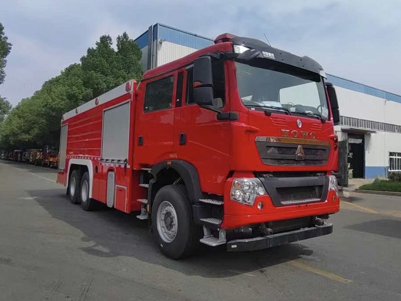 11方重汽豪沃联用消防车