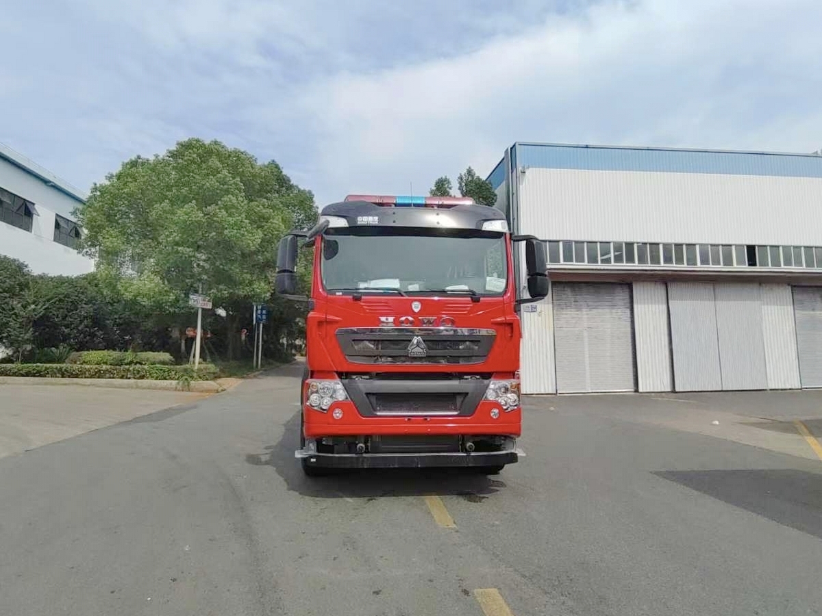 11方重汽豪沃联用消防车