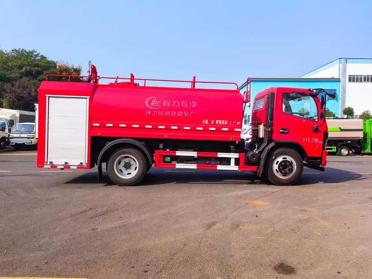 8吨东风消防洒水车
