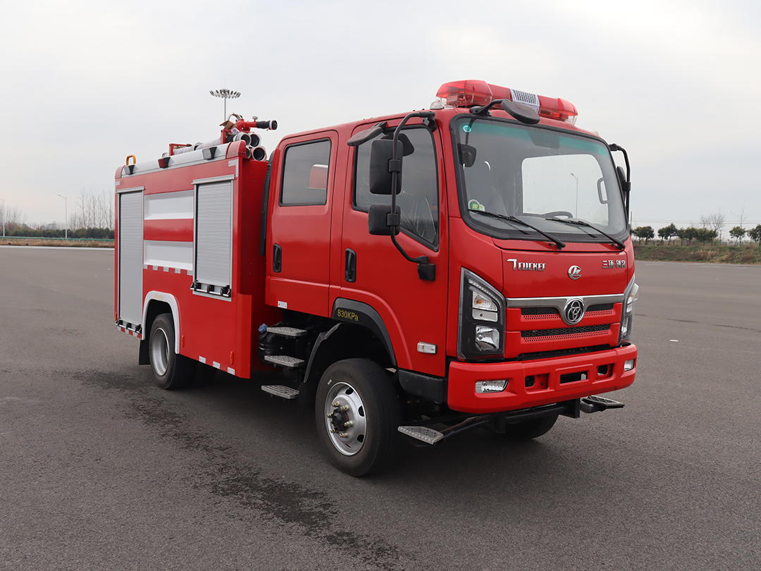 三环小四驱4.7吨水罐消防车