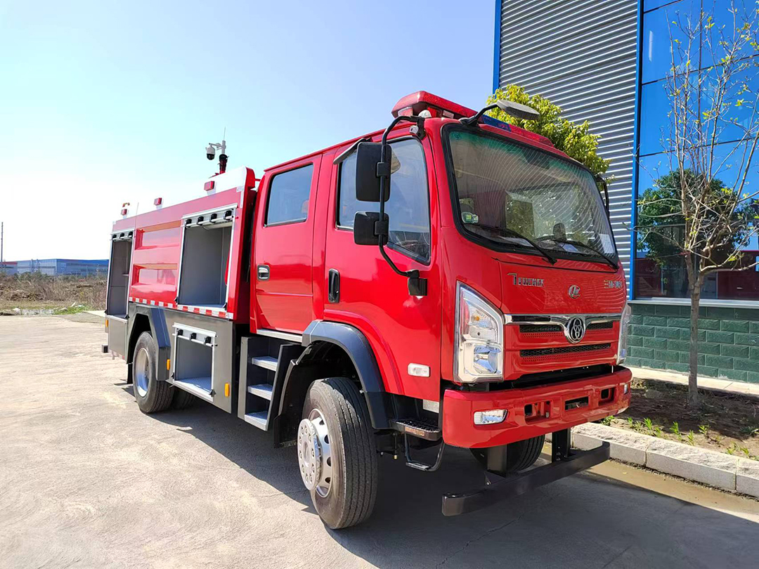三环四驱6吨泡沫消防车