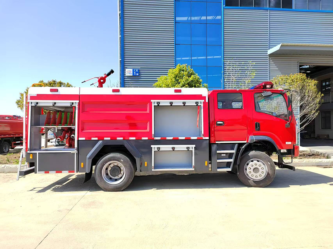 三环四驱6吨泡沫消防车
