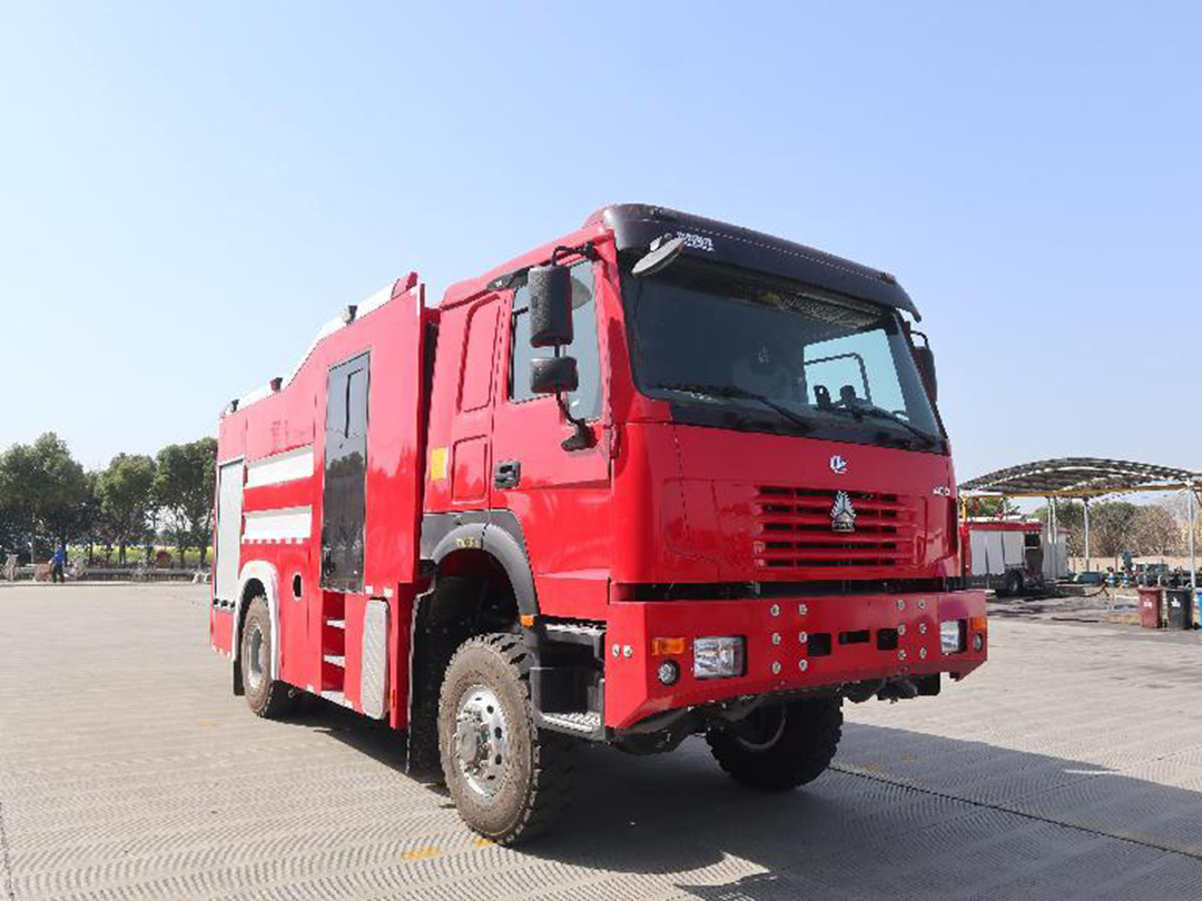豪沃四驱5吨泡沫消防车