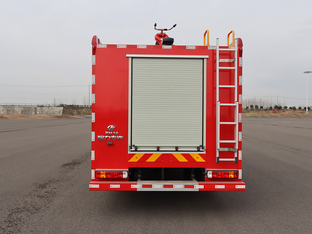 豪沃XT7.5吨泡沫消防车