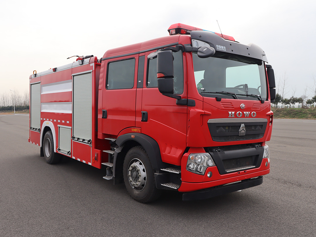 豪沃XT7.5吨泡沫消防车