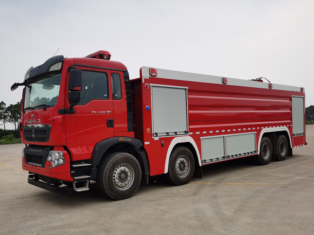 豪沃25吨水罐消防车（单排）