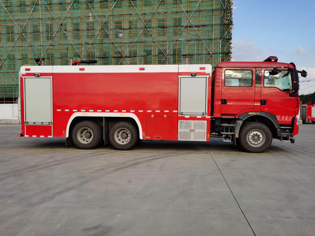 豪沃16吨泡沫消防车