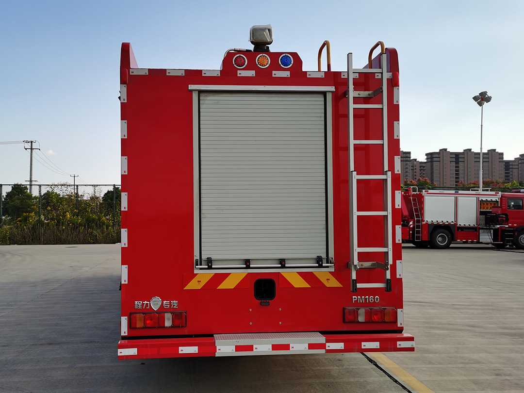 豪沃16吨水罐消防车