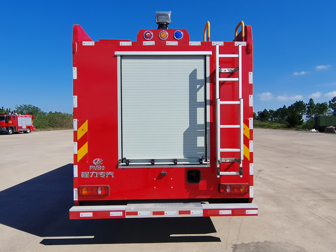 东风华神8吨水罐消防车