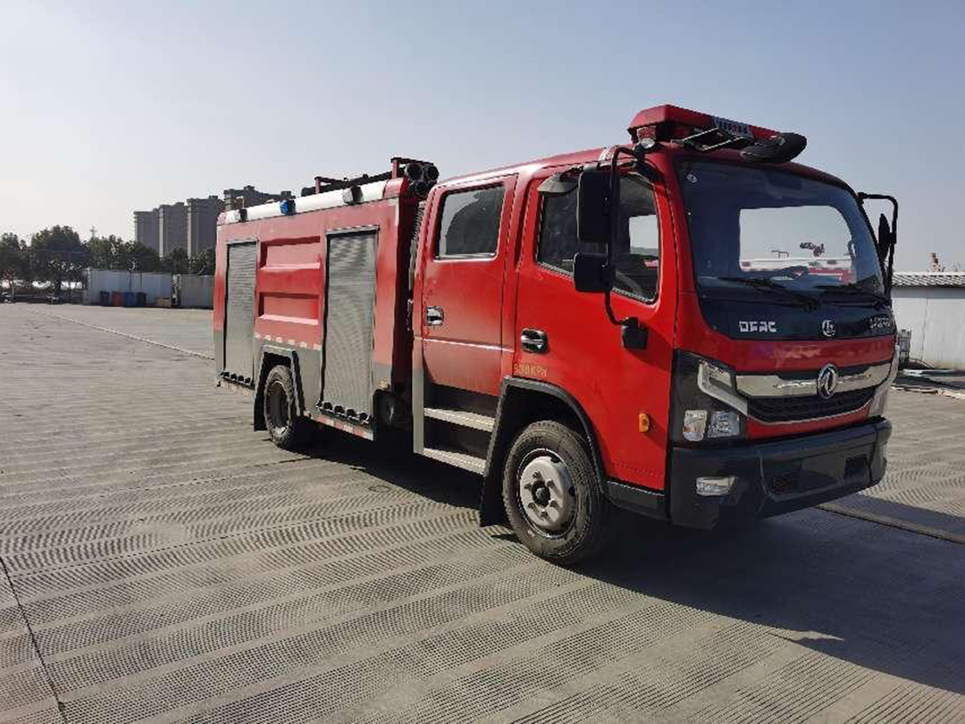 东风福瑞卡4.8吨泡沫消防车