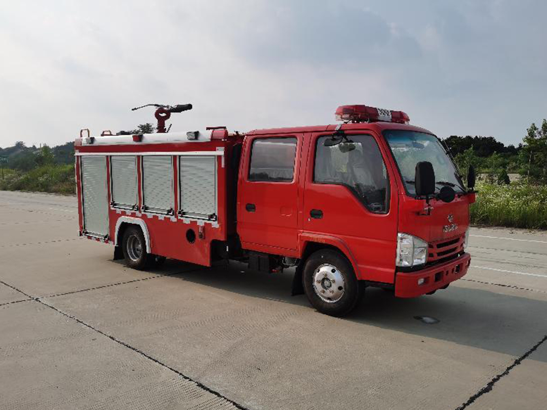 100P（3815轴距）五十铃2吨水罐消防车