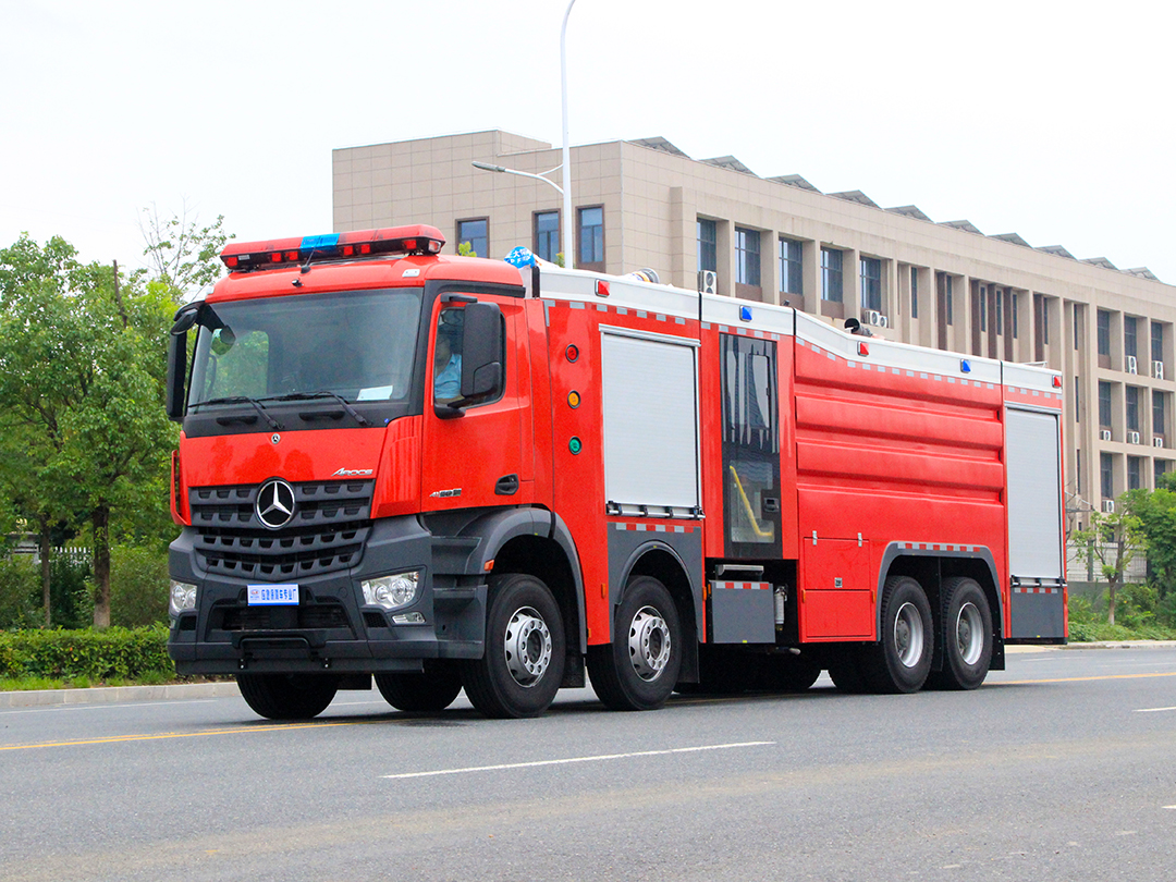 奔驰泡沫消防车