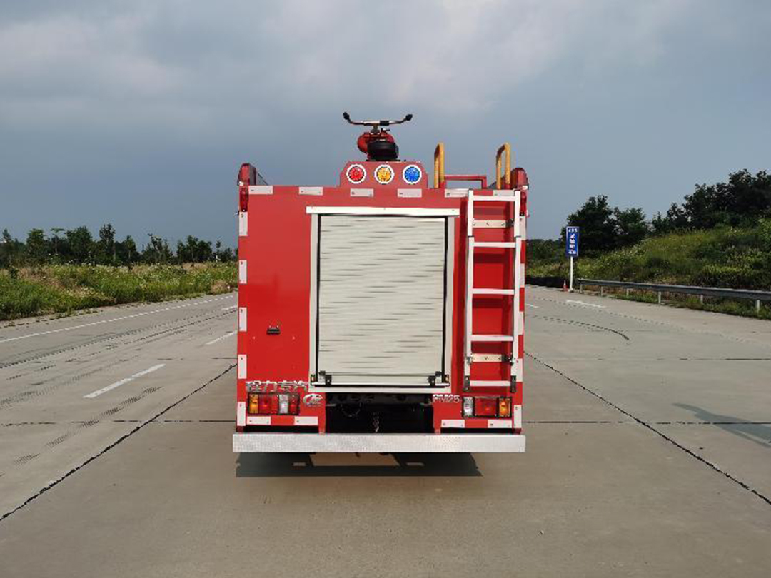 100P(3815轴距)五十铃2吨泡沫消防车