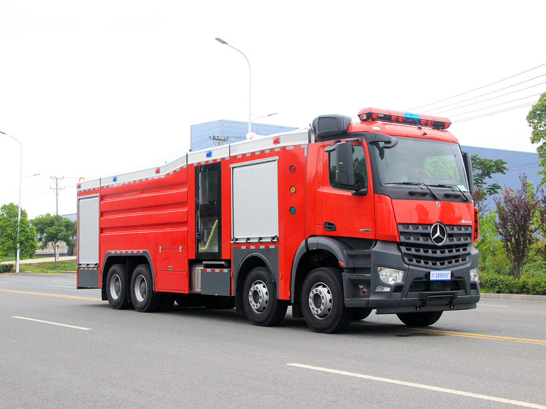 奔驰泡沫消防车