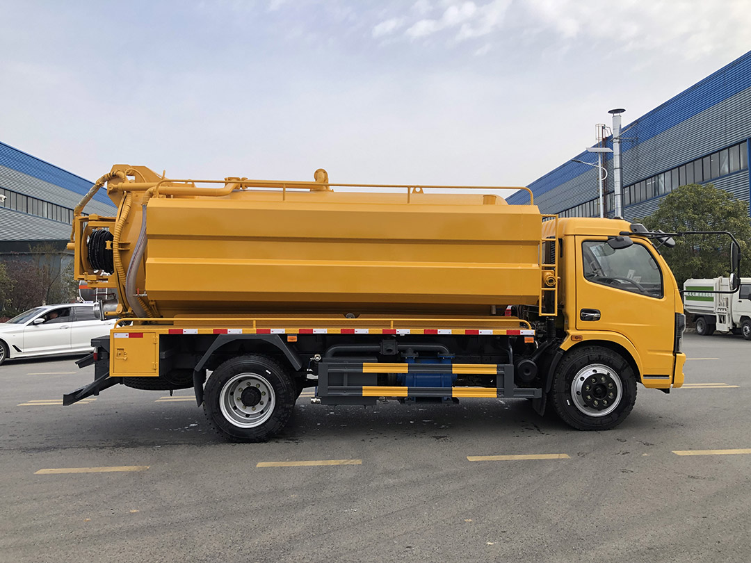 东风福瑞卡12.7方清洗吸污车