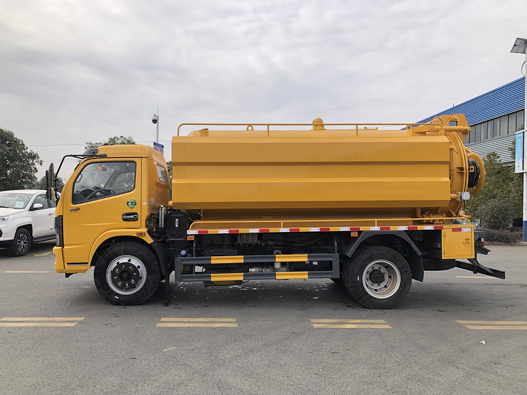 东风福瑞卡12.7方清洗吸污车
