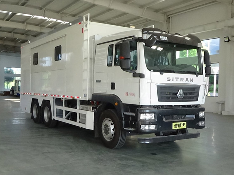 CLW5160XCCZ6汕德卡后双桥餐车
