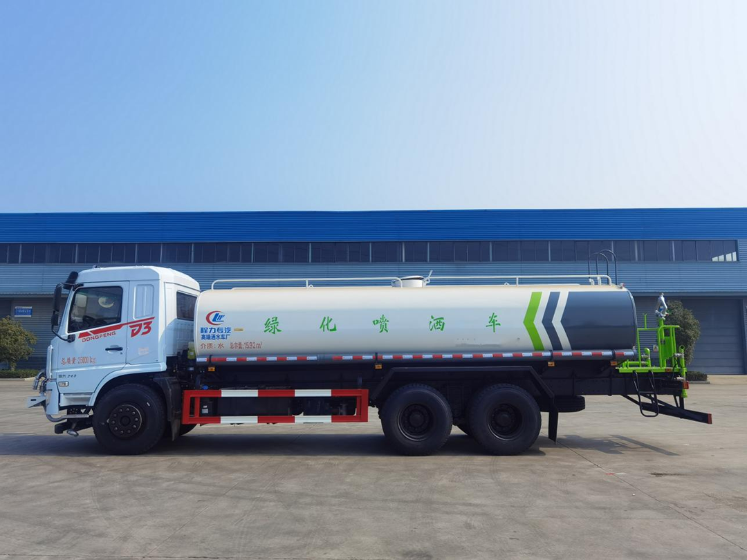 东风D3后双桥19.5方绿化喷洒车