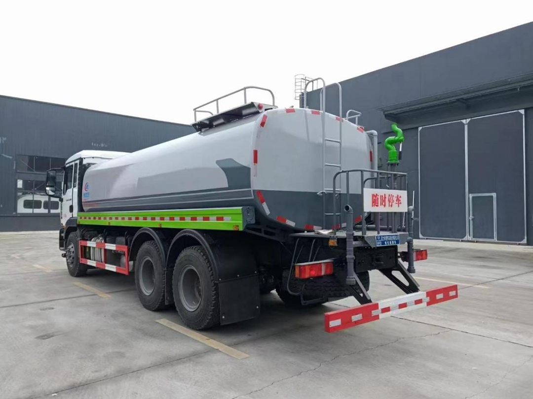 重汽汕德卡后双桥系列18.79方绿化喷洒车