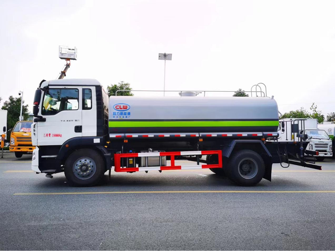 重汽TX系列13.7方绿化喷洒车