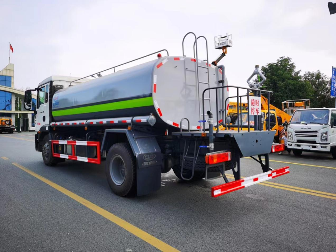 重汽TX系列13.7方绿化喷洒车