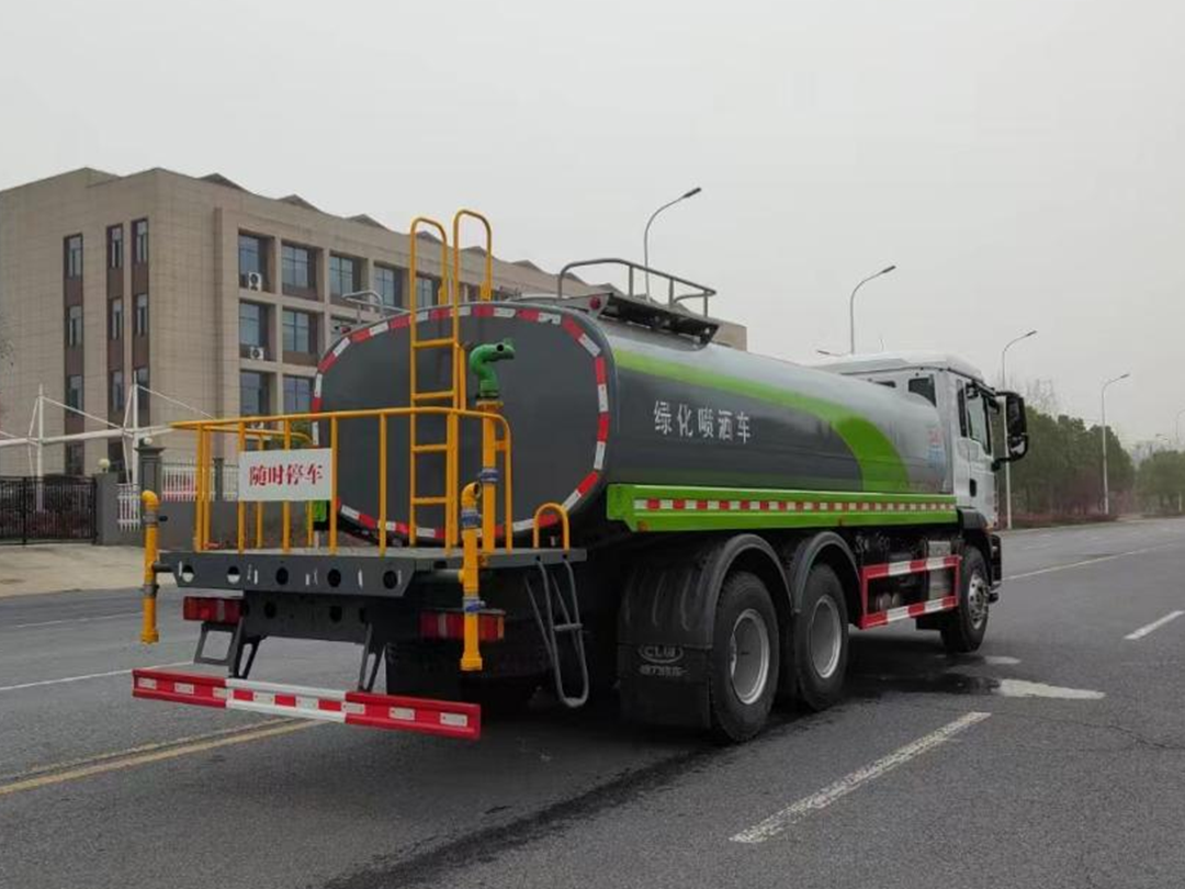 重汽汕德卡后双桥17.8方绿化喷洒车