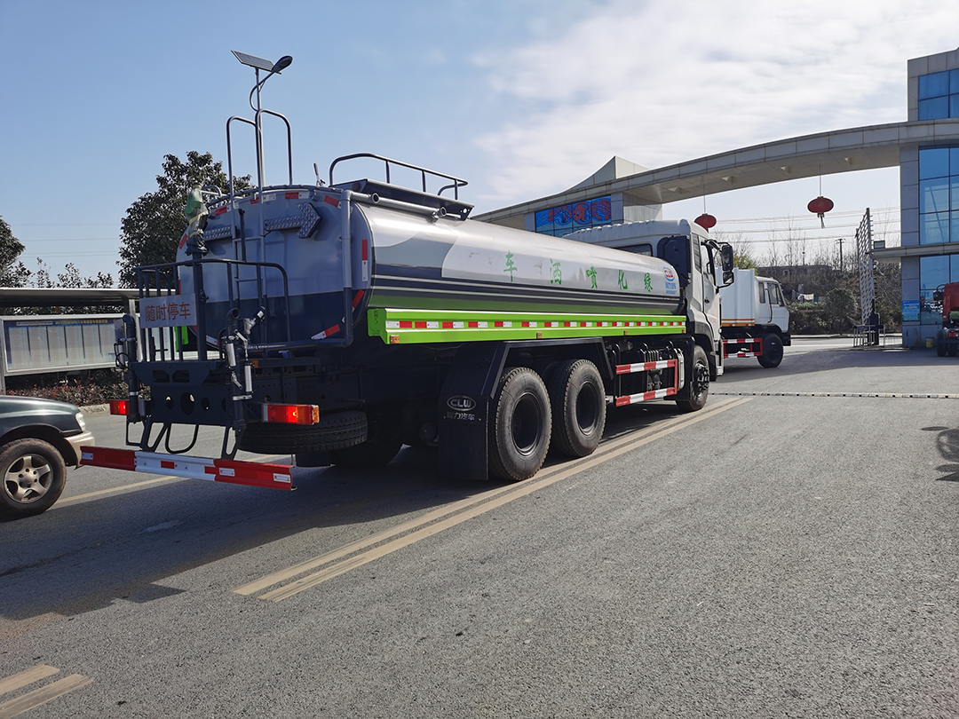 东风天龙后双桥17.8方绿化喷洒车