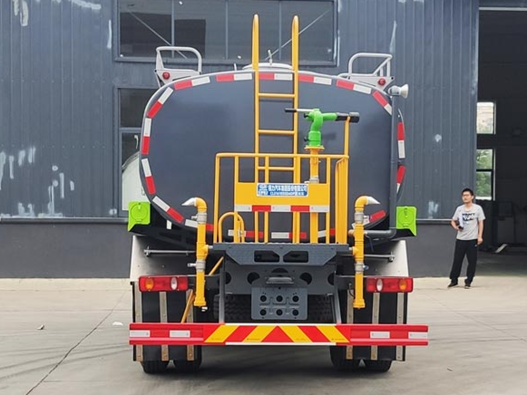 东风天锦系列12.53方洒水车