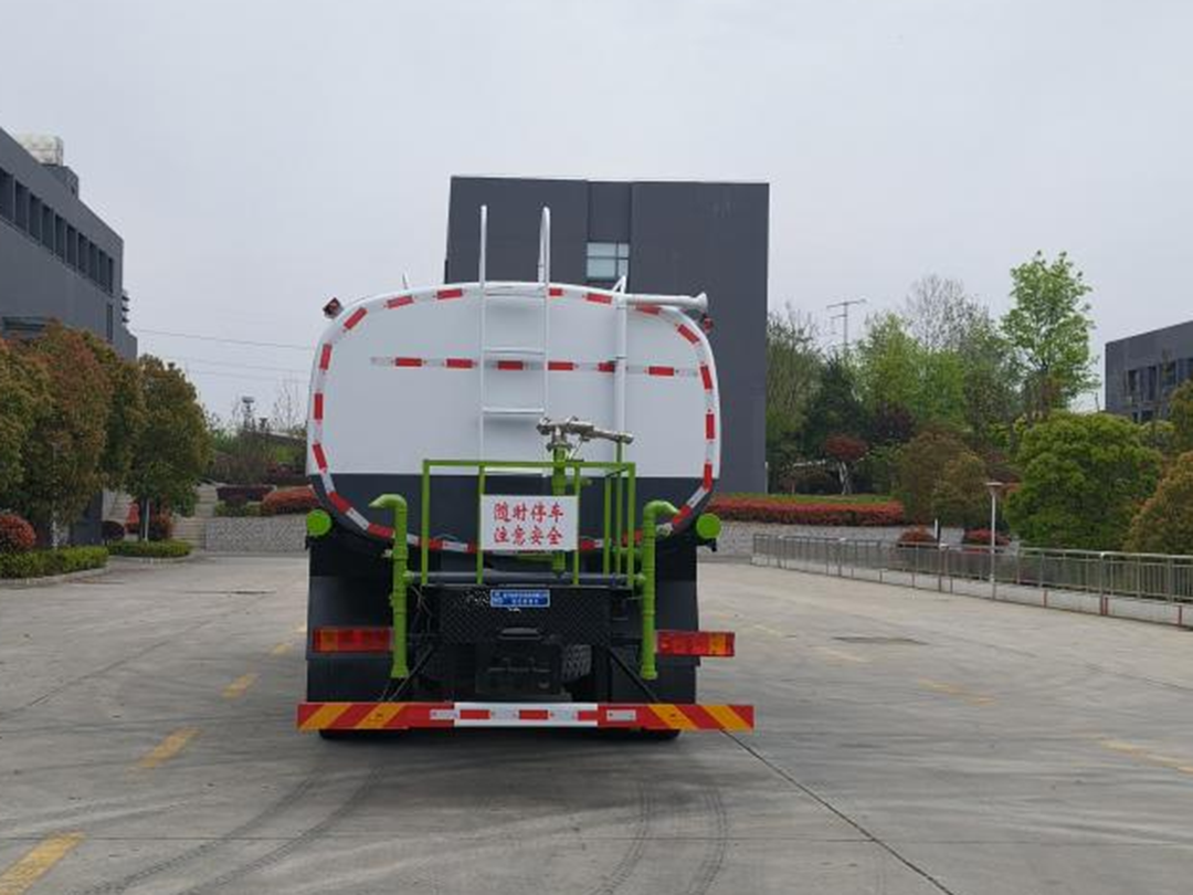 东风华神前四后八25方绿化喷洒车