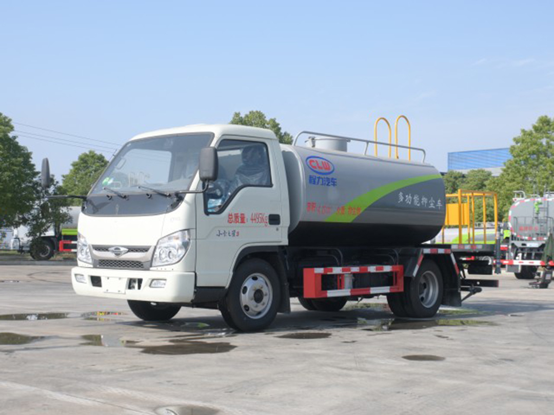 福田小卡蓝牌 4.5方多功能抑尘车